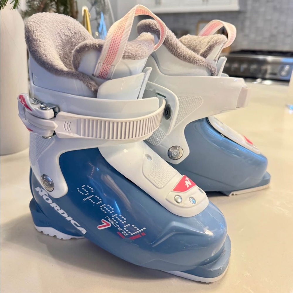 Nordica Ski boots ~size 13.5 kids